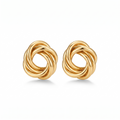 Paire de puces d'oreilles en forme de nœud doré épais et poli, sur fond blanc